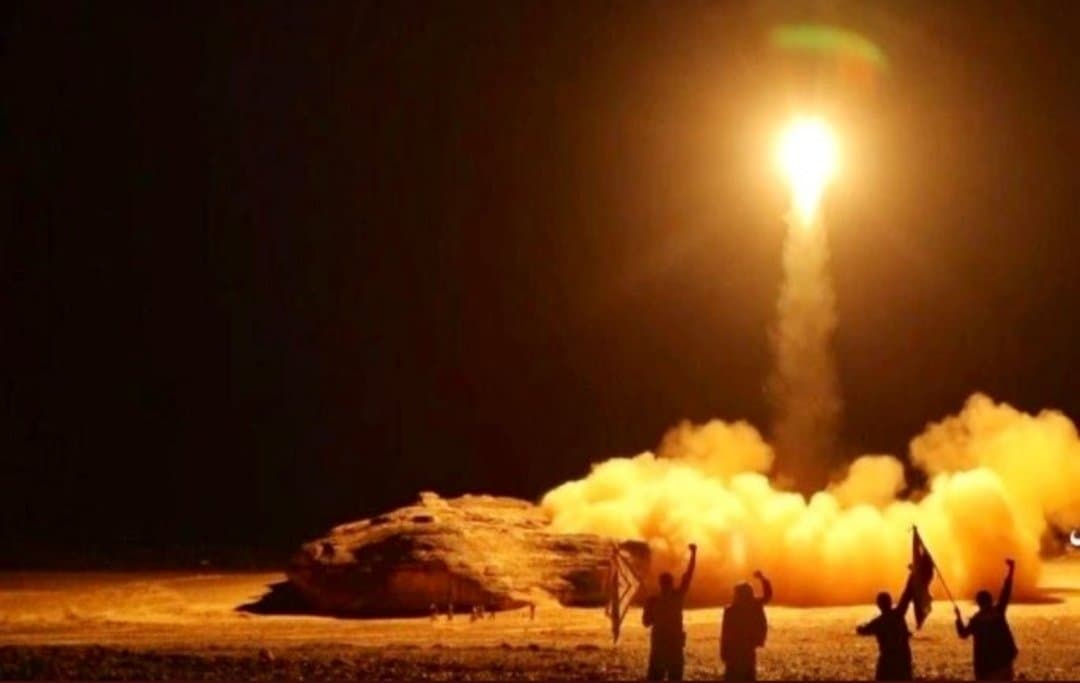 الحوثيون يعلنون عن استهداف وزارة الدفاع ومطار الملك خالد وأهداف عسكرية في الرياض بصواريخ ومسيرات