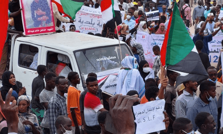 وزير الخارجية الأمريكي يُشيد بالمتظاهرين السودانيين