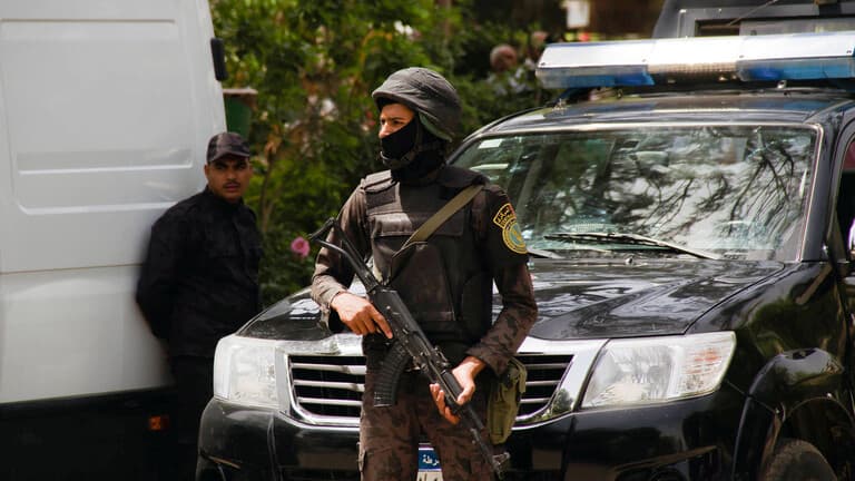 مصر.. ضبط عصابة تنشط في تجارة المخدرات وترويجها