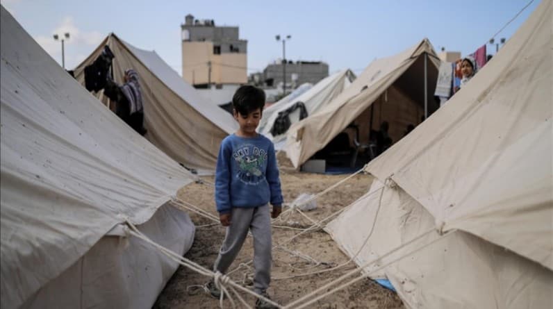 اسماعيل جمعه الريماوي يكتب: المخيمات الفلسطينية : رمزية القضية وقلعة العودة تحت نيران التصفية والتهميش