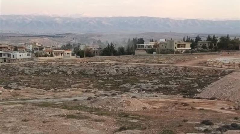 العدو الإسرائيلي يشن غارات متتالية على منطقة الهرمل شرق لبنان (فيديو وصور)