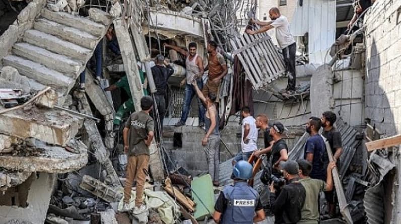 مجزرة النصيرات..ارتقاء 16 فلسطينيا ووصول أشلاءهم لمستشفى العودة
