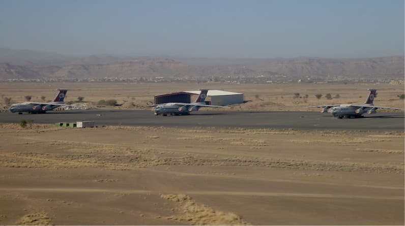 الحكومة اليمنية تتهم الحوثيين باحتجاز طائرات بطواقمها بمطار صنعاء