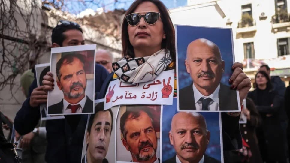 تم الحكم في حق بعض المتهمين إضافة الى العقوبات السجنية بخطايا مالية متفاوتة المبالغ ومصادرة الأموال الراجعة لهم