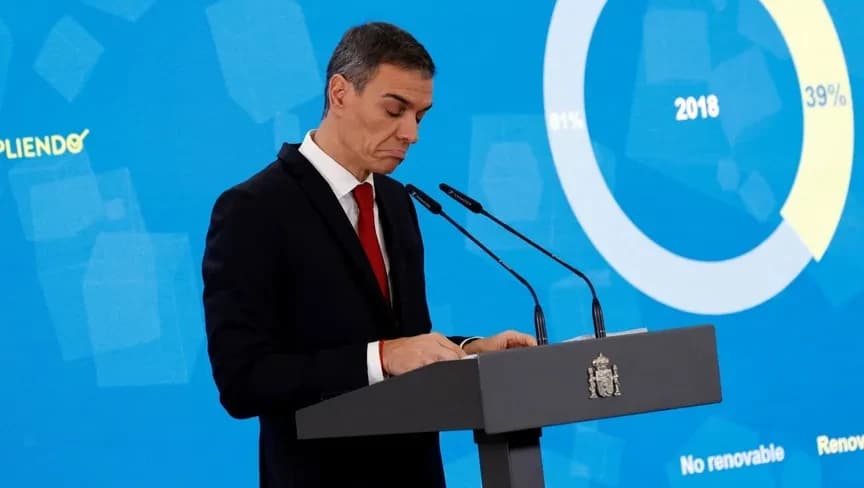 رئيس وزراء إسبانيا بيدرو سانشيز خلال مؤتمر صحافي حول موازنة الحكومة في مدريد. 15 ديسمبر 2025 - Reuters