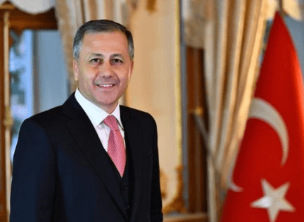 وزير الداخلية التركي علي يرلي