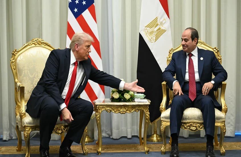 الرئيس المصري عبدالفتاح السيسي ونظيره الأمريكي ترامب خلال اجتماع بينهما في أكتوبر الماضي