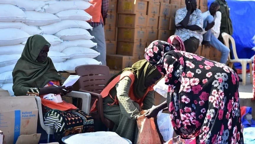 سوادنيون يتلقون إمدادات غذائية من برنامج الأغذية العالمي WFP في مدينة كادقلي بولاية جنوب كردفان في السودان. 20 نوفمبر 2025 - wfp.org