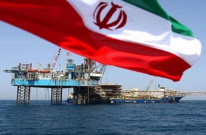 النفط على صفيح ساخن: كيف يشعل التوتر الإيراني–الأمريكي مخاوف الاقتصاد العالمي؟
