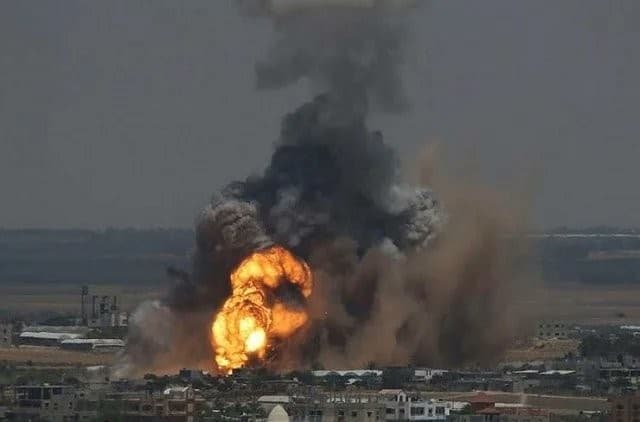 خانيونس تحت القصف: القوة الإسرائيلية والضغط الدولي يتصارعان على غزة