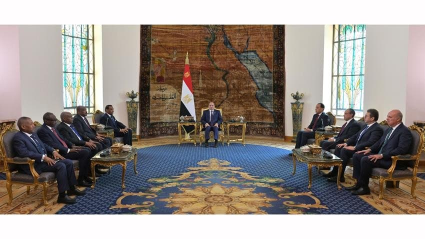 السيسي يستقبل رئيس وزراء السودان
