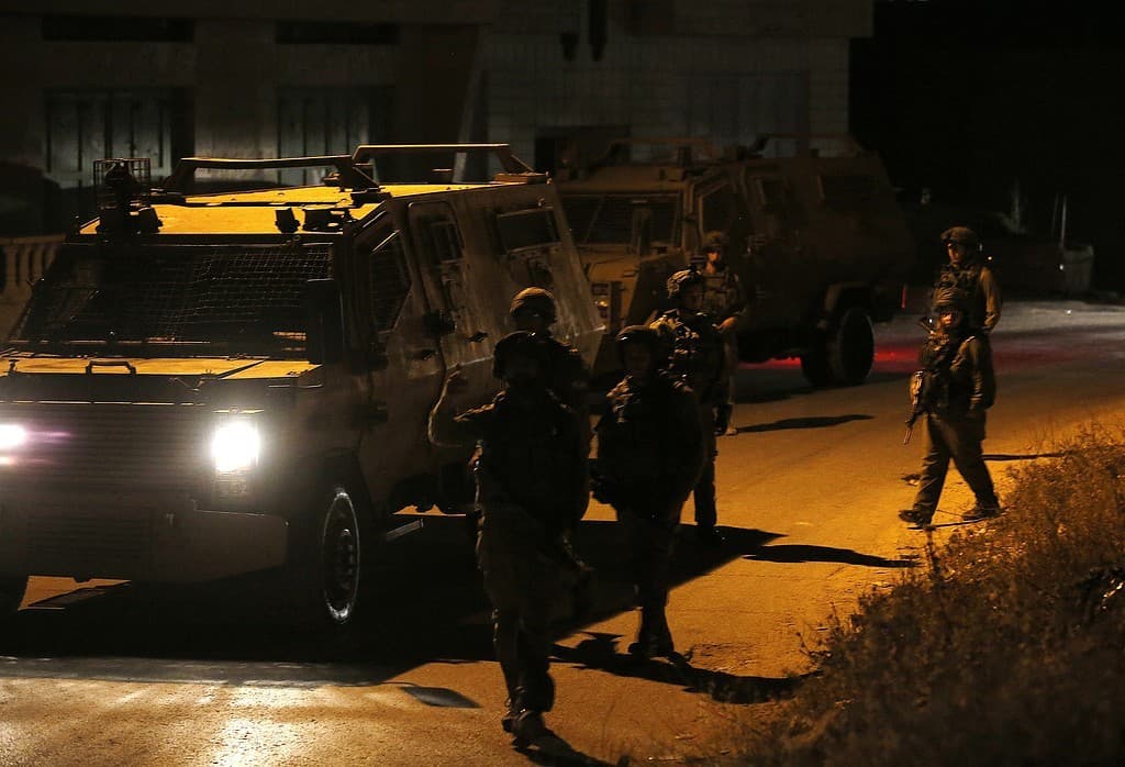 نابلس تحت الاقتحام الصهيوني: حملة اعتقالات تكشف استراتيجية السيطرة الأمنية