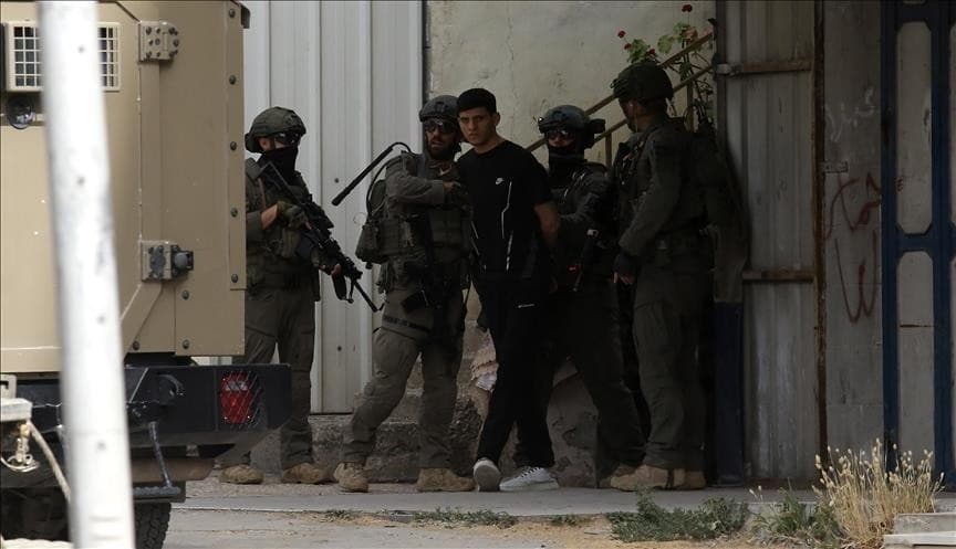تصعيد الاحتلال بالضفة: حملة اعتقالات تستهدف الأطفال والعائلات الفلسطينية