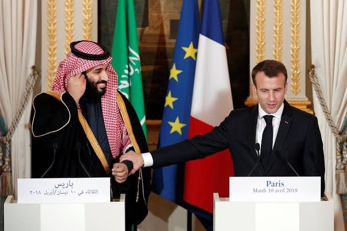 ولي العهد السعودي يبحث مع ماكرون تهديدات الملاحة وتداعيات وقف إطلاق النار