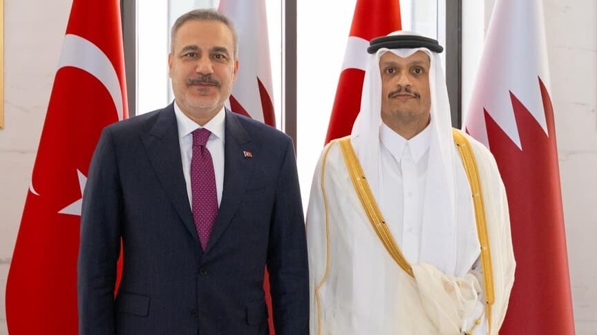 هاكان فيدان ورئيس الوزراء ووزير الخارجية القطري، محمد بن عبد الرحمن آل ثاني