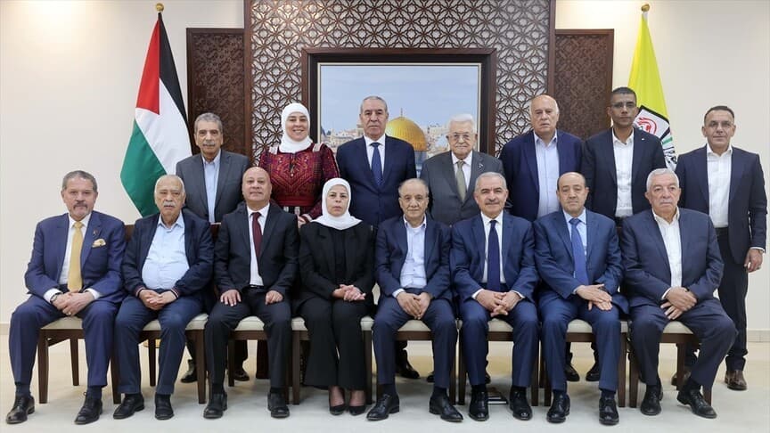 فتح تنتخب حسين الشيخ نائبا لرئيس الحركة محمود عباس