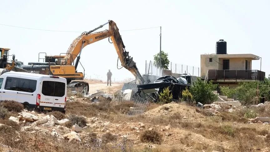 الاحتلال يهدم منازل الضفة