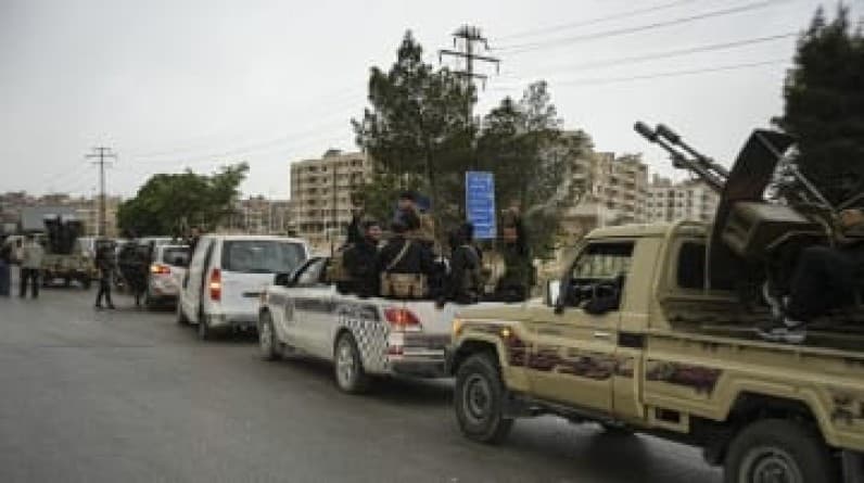 الجيش السوري ينشر وحداته بمحافظة السويداء عقب اشتباكات عنيفة أوقعت قتلى