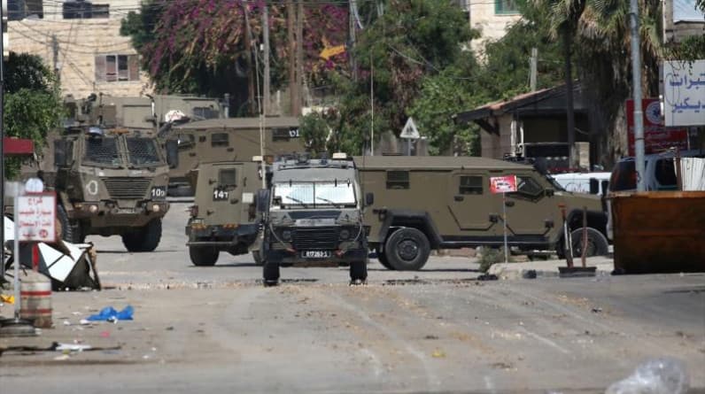 الاحتلال يدمّر البنية التحتية في قباطية وينفذ اقتحاما واسعا في عرابة بجنين