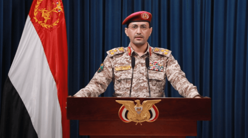 يحيى سريع : استهداف مطار صنعاء الدولي وغيره من البنى التحتية المدنية إجرام صهيوني بحق الشعب اليمني