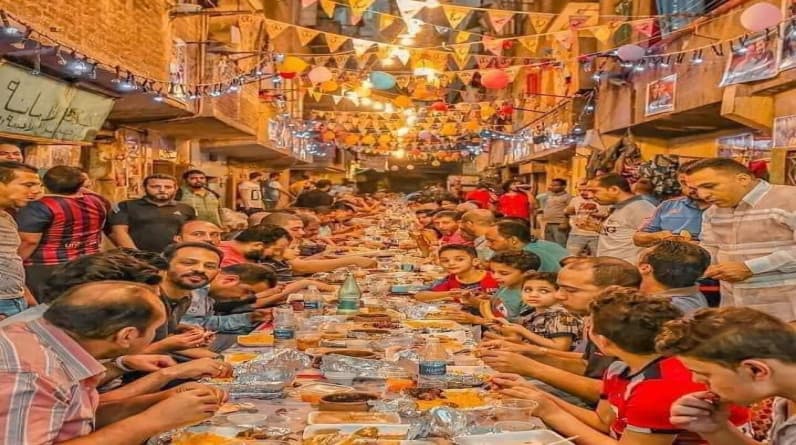 رمضان في مصر..بهجة وفوانيس تزين المنازل والشوارع..الكنافة والقطايف حلوى الشهر الكريم منذ ألف عام