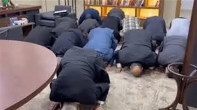 تقارير إسرائيلية: صلاة العصر أفشلت اغتيال قادة حماس بقطر