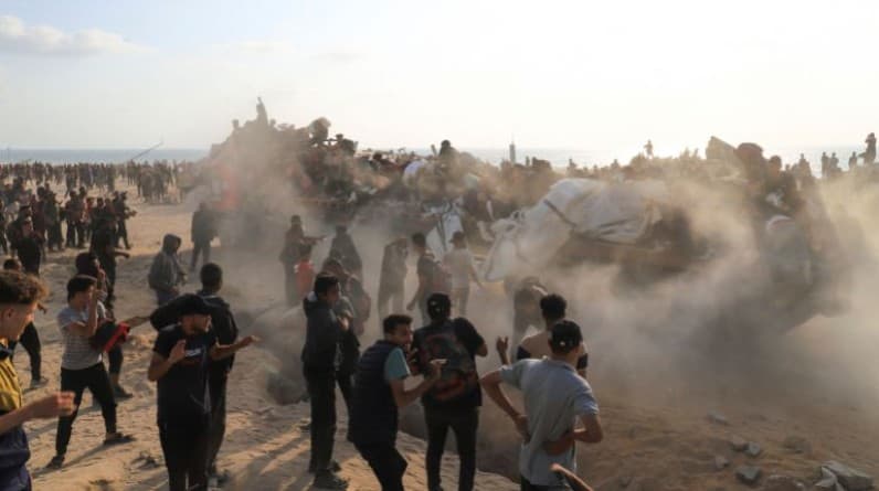 قناص إسرائيلي يعترف: نضع حدودا غير مرئية ومن يتجاوزها نقتله