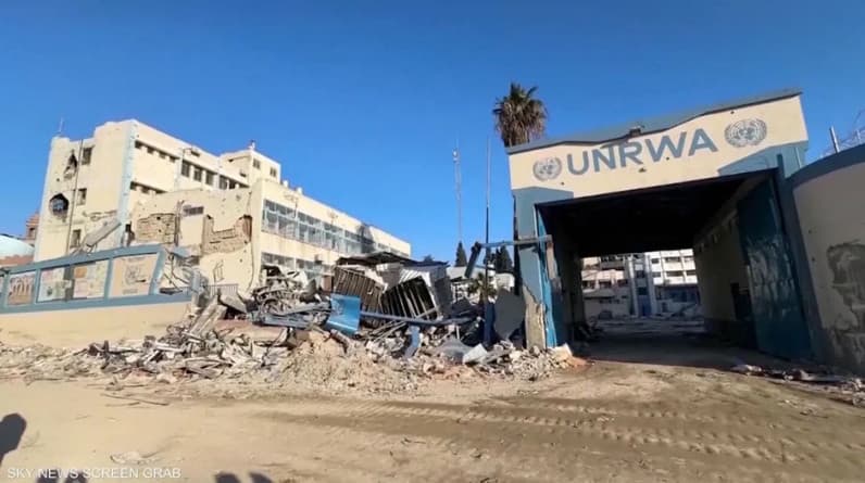 المكتب الحكومي بغزة:مجزرة عيادة الأونروا جريمة حرب مكتملة الأركان