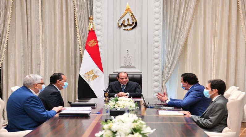 مصر : السيسي يقرر منح مجانية للمتفوقين دراسيا وإنهاء حالات انتظار الحالات الصحية الحرجة