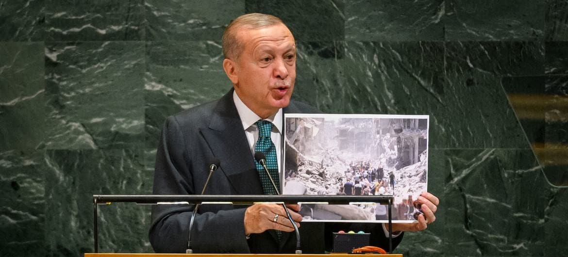 الرئيس التركي رجب طيب أردوغان أثناء إلقاء كلمته في المناقشة العامة للدورة الثمانين للجمعية العامة للأمم المتحدة.