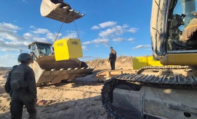 المكعبات الصفراء التي وضعها الاحتلال شرق قطاع غزة