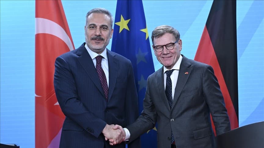 هاكان فيدان مع وزير الخارجية الألماني يوهان فاديفول