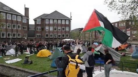طلاب الجامعات الأمريكية يتظاهرون دعما لفلسطسن