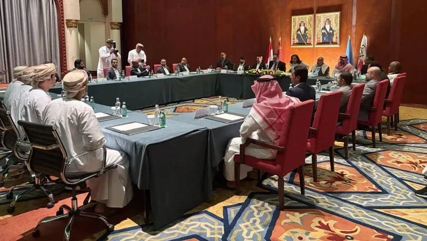توقيع اتفاق بين الحكومة اليمنية المعترف بها دولياً ووفد "أنصار الله" لتبادل الأسرى والمحتجزين، مسقط، 23 ديسمبر 2025 - OSESGY