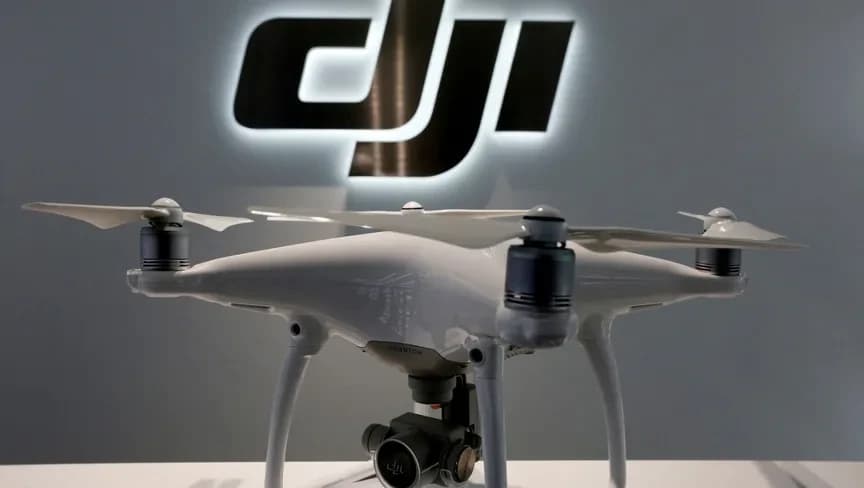 طائرة مسيرة معروضة في متجر DJI الرئيسي في هونج كونج. الصين في 22 سبتمبر 2016 - reuters