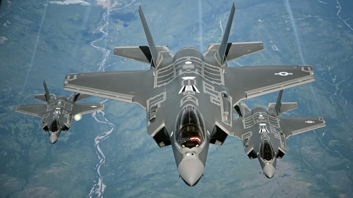 تصعيد عسكري أوشك علي إيران: مقاتلات F-35 وتعزيزات أمريكية تصل الشرق الأوسط