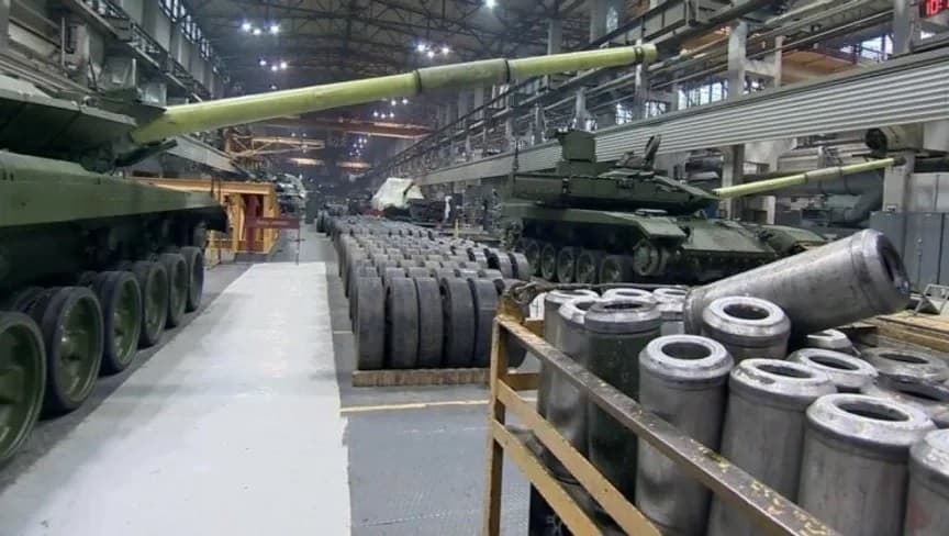 جانب من عملية تصنيع دبابات القتال طراز T-90M داخل شركة "أورالفاجونزافود"، روسيا - militarywatchmagazine