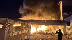 حريق خيمة في غزة يقتل مسنة وطفلًا