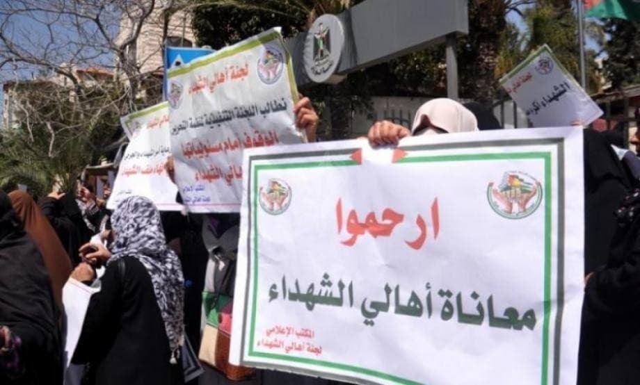 شكّلت مخصصات أسر الشهداء أحد أعمدة العقد الاجتماعي الفلسطيني