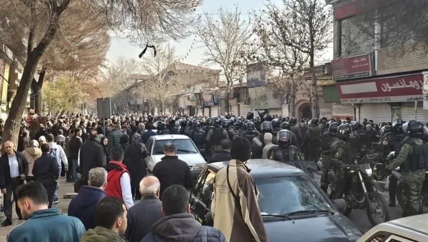 صورة نشرتها شبكة "إيران إنترناشيونال" لجانب من الاحتجاجات في إيران
