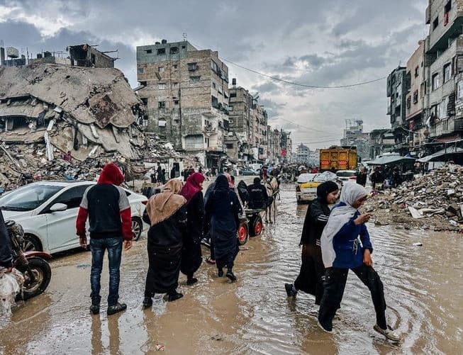 أطباء بلا حدود تحذر من كارثة إنسانية في غزة بسبب هجمات الاحتلال والبرد والحصار