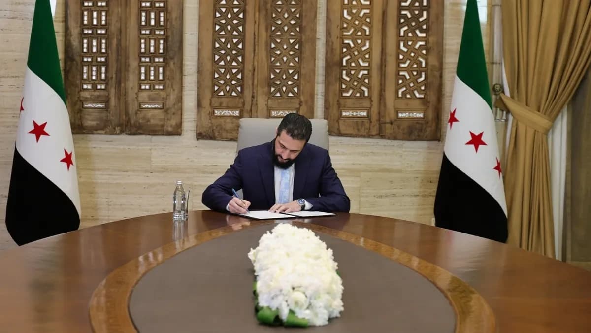 الرئيس السوري أحمد الشرع يوقّع اتفاقية وقف إطلاق النار والاندماج الكامل لقسد ضمن مؤسسات الدولة في العاصمة دمشق- 18 يناير 2026 - "الرئاسة السورية"