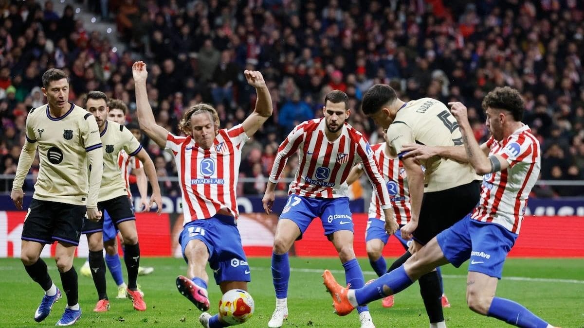 جانب من مباراة برشلونة وأتليتكو مدريد في نصف نهائي كأس ملك إسبانيا