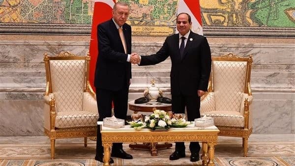 السيسي يستقبل أردوغان في القاهرة لعقد قمة ثنائية وإطلاق جولة جديدة من التعاون الاستراتيجي