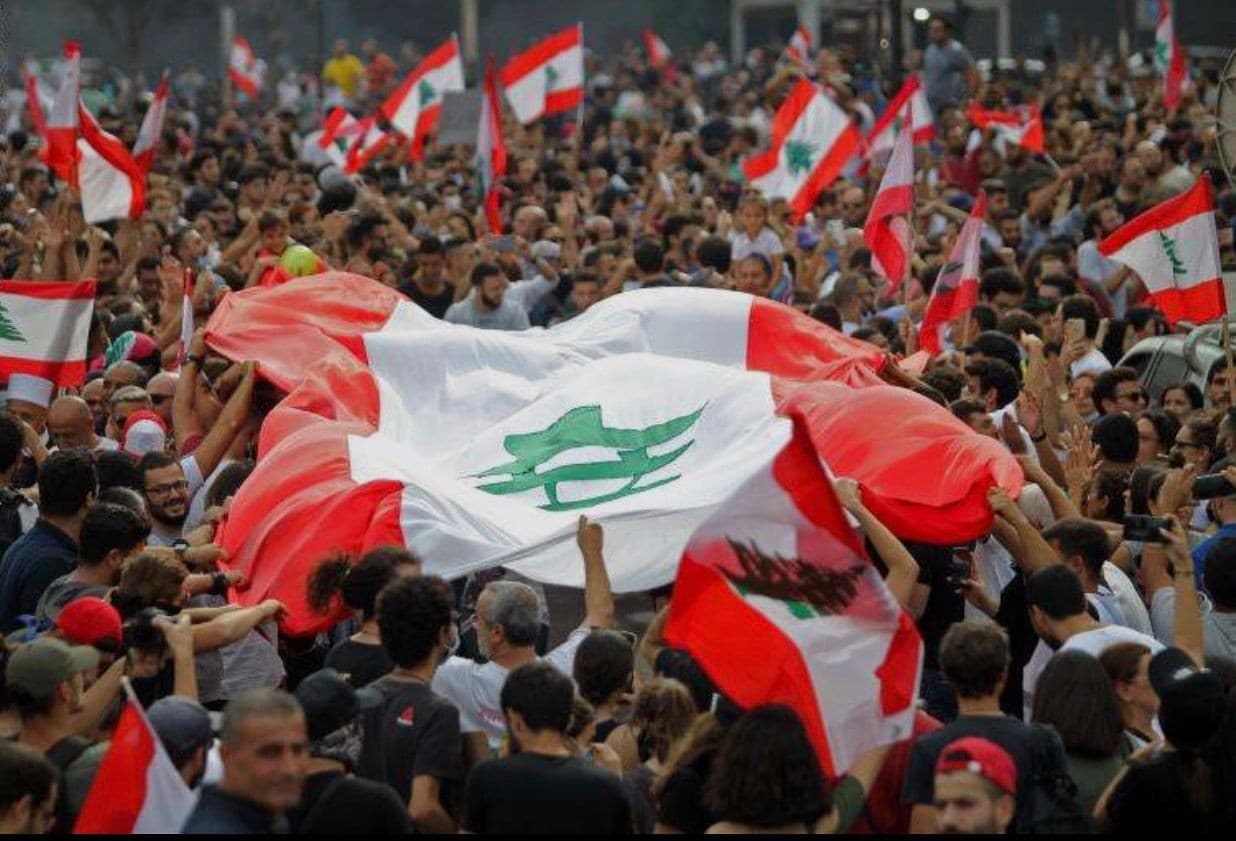 د. ليون سيوفي يكتب: بين غضب الشارع وسقوط السلطة.. من يقود التغيير في لبنان؟