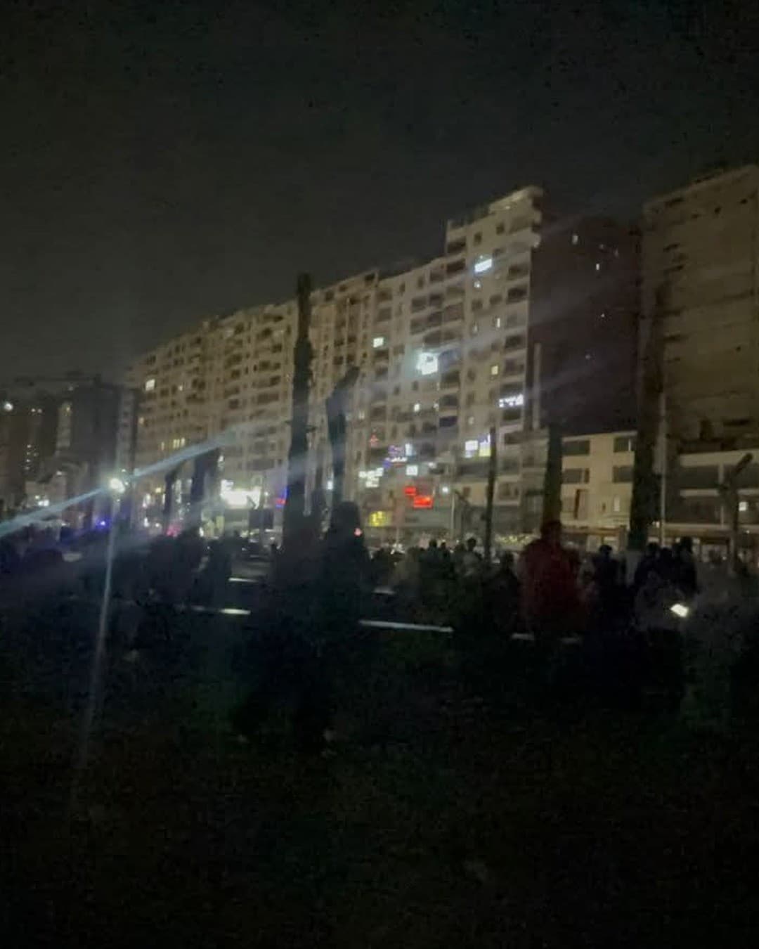 بعد قرار السيسي بإغلاق المحال.. الظلام يخيم على شوارع القاهرة لترشيد استهلاك الكهرباء