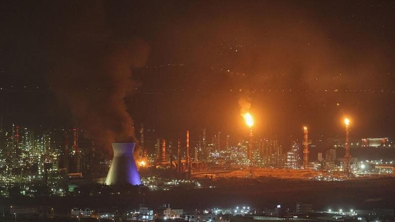 إيران ترد على قصف مستودعاتها باستهداف مصفاة حيفا.. ضربة نوعية لعمق الكيان