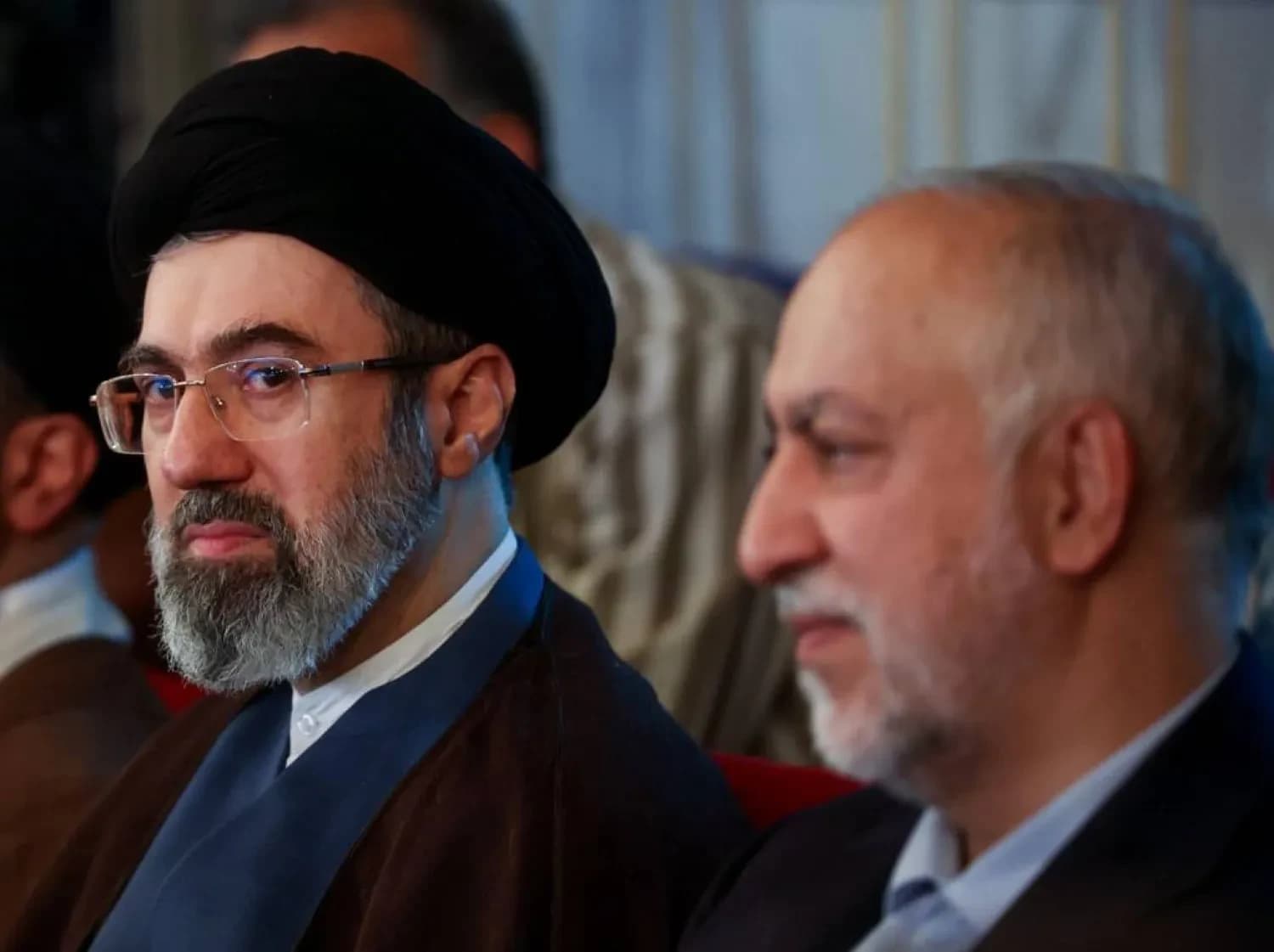 إيران تتحدى ترامب.. الجيش يحشد خلف القائد الثالث مجتبى خامنئي