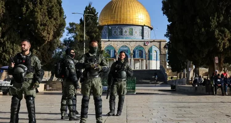 الأقصى المغلق لليوم الـ28.. الاحتلال يفرض واقعًا خطيرًا والغضب الفلسطيني يتصاعد