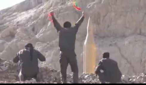 وكالة فارس تنشر مشاهد وصور توثق اللحظات الأولى لإطلاق الصواريخ من الجبال